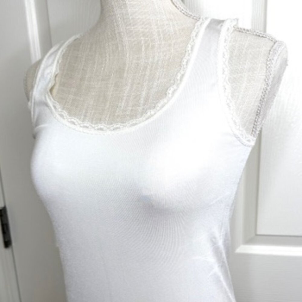 Gilligan & O'Malley Stretchy White Top